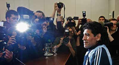 Məşhur futbolçu Maradona telekanal açır