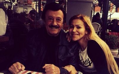 Reqsane Türk müğenni Selami Şahin ile yemekde