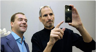 “iPhone 4G”-nin ilk sahibi Dmitri Medvedev oldu