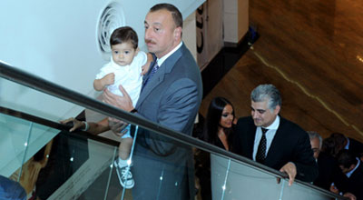 İlham Əliyev: “Evdə siyasətdən danışmırıq”