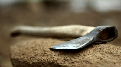 Kişi 71 yaşlı qaynanasını baltalayaraq öldürüb