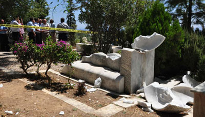 Türkiyədə şairin qəbrini uçurdular