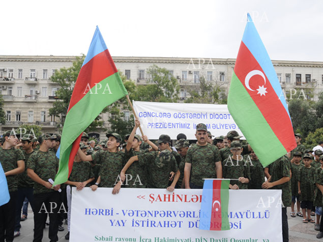 Məktəblilərin Şahinlər yay istirahət düşərgəsinə yola salınma mərasimi keçirilib