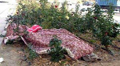 Ucarda anasını maşın vuran qız evdən qaçdı