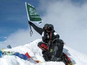 Dünyanın ən hündür zirvəsi olan Everestdə ilk azan oxunub