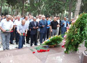 Əbülfəz Elçibəyin məzarını ziyarət ediblər