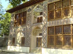Şəkidəki qədim qala divarlarının bir hissəsi uça bilər