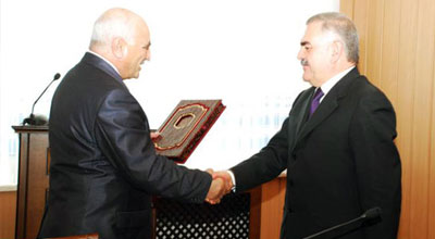 Vasif Talıbov “Mətbuatın dostu” diplomu alıb