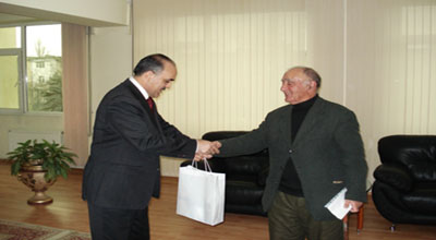 Səlim Müslümov 100 yaşlı əmək pensiyaçını qəbul edib
