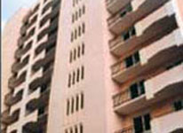 Bakıda 30-a qədər şəxs binadan özünü atmaq istəyir