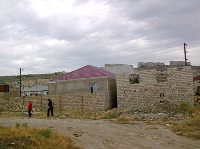 Bakıds qanunsuz evlərin söküntüsü zamanı qarşıdurma baş verib