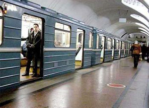 Bakı Metropolitenində qatarların hərəkətində fasilə yaranıb