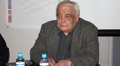 Məşhur dissident Qorbaçovu məhkəməyə verib