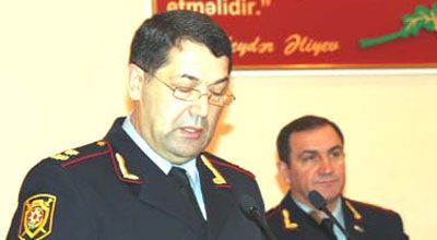 DYP rəisi sürücülərin suallarını cavablandırıb