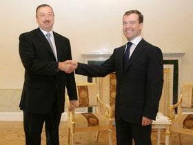 İlham Əliyev Dmitri Medvedevlə görüşüb