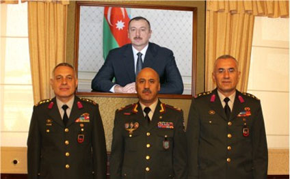 Azərbaycanlı komandan türk zabitlərini təltif etdi