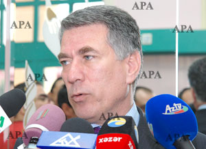 “Seçicilər Azərbaycanda deputatı şəxsi məsələlərlə boğurlar”