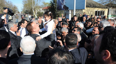 Ilham Əliyev Lənkəran sakinləri ilə görüşüb