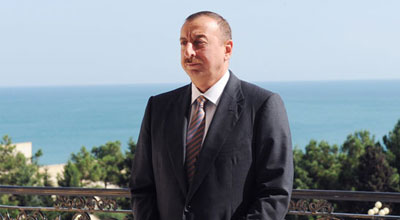 İlham Əliyev Green Tech MMC-nin müasir istixana kompleksi ilə tanış olub