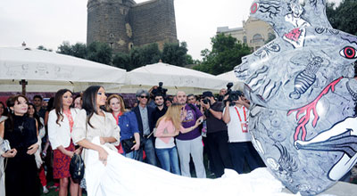 Leyla Əliyevanın “Beyin” əsəri Bakının mərkəzində təqdim edilib (FOTO)